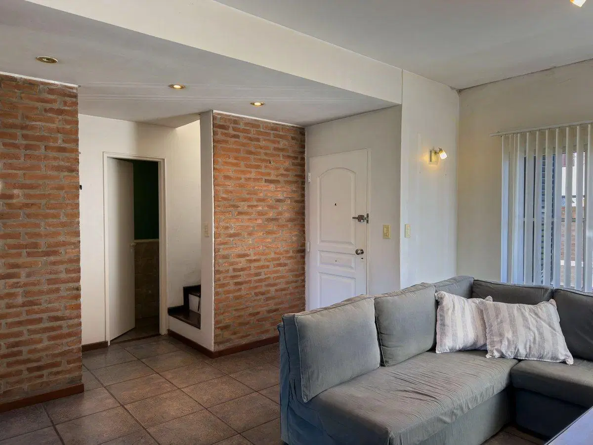 CASA EN VENTA GONNET 3