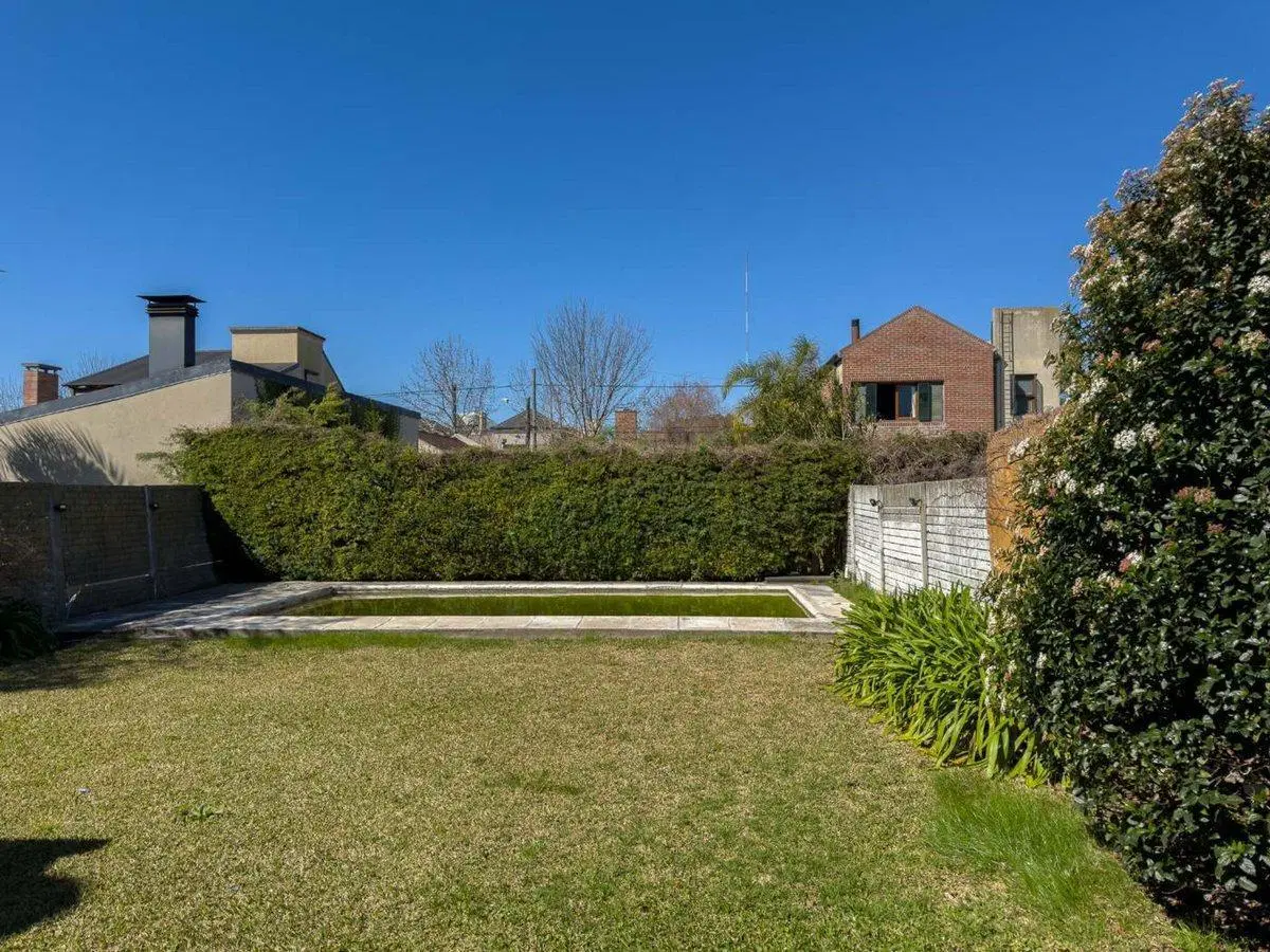 CASA EN VENTA GONNET 4