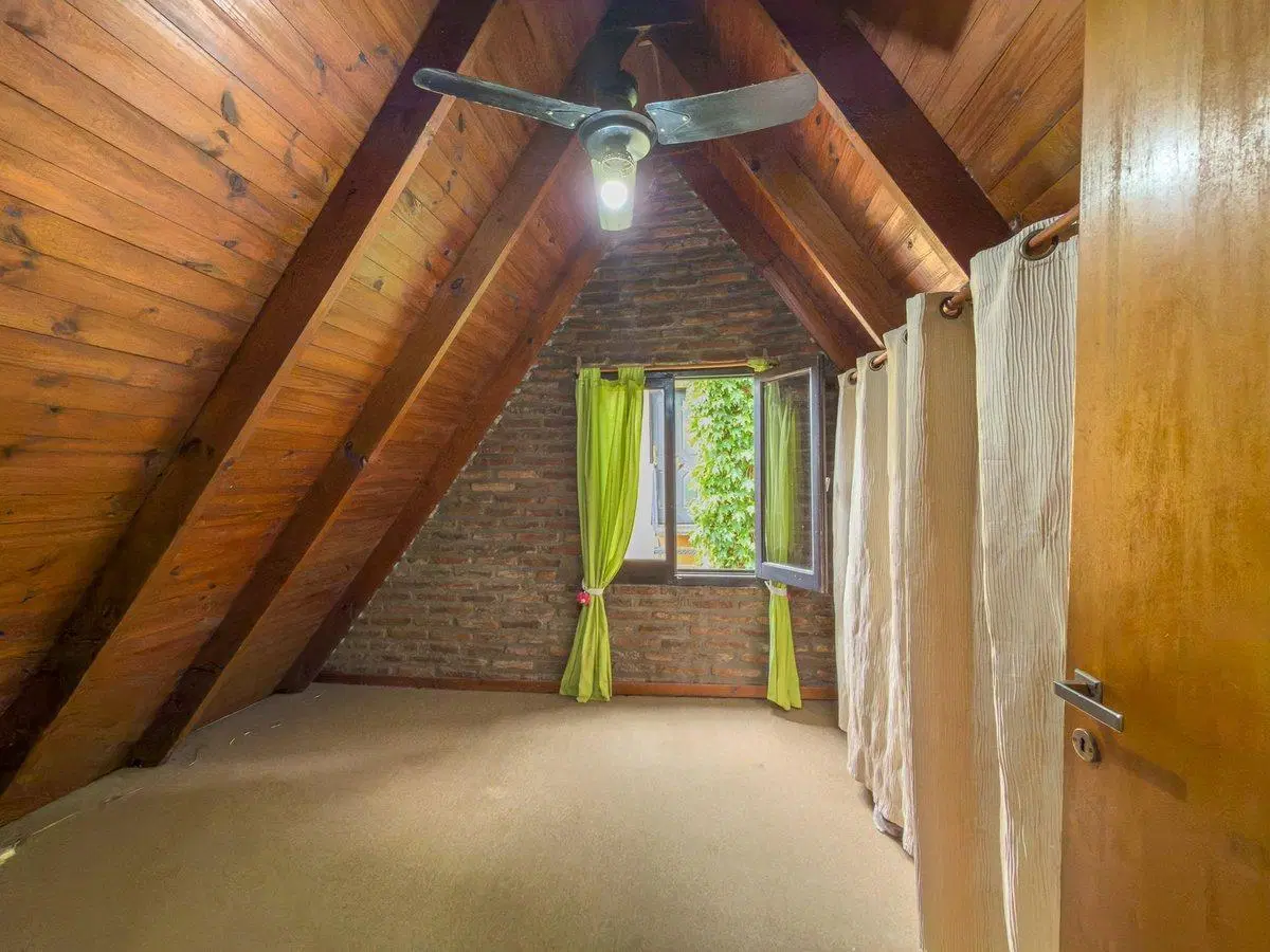 Casa en Venta en Los Hornos 5