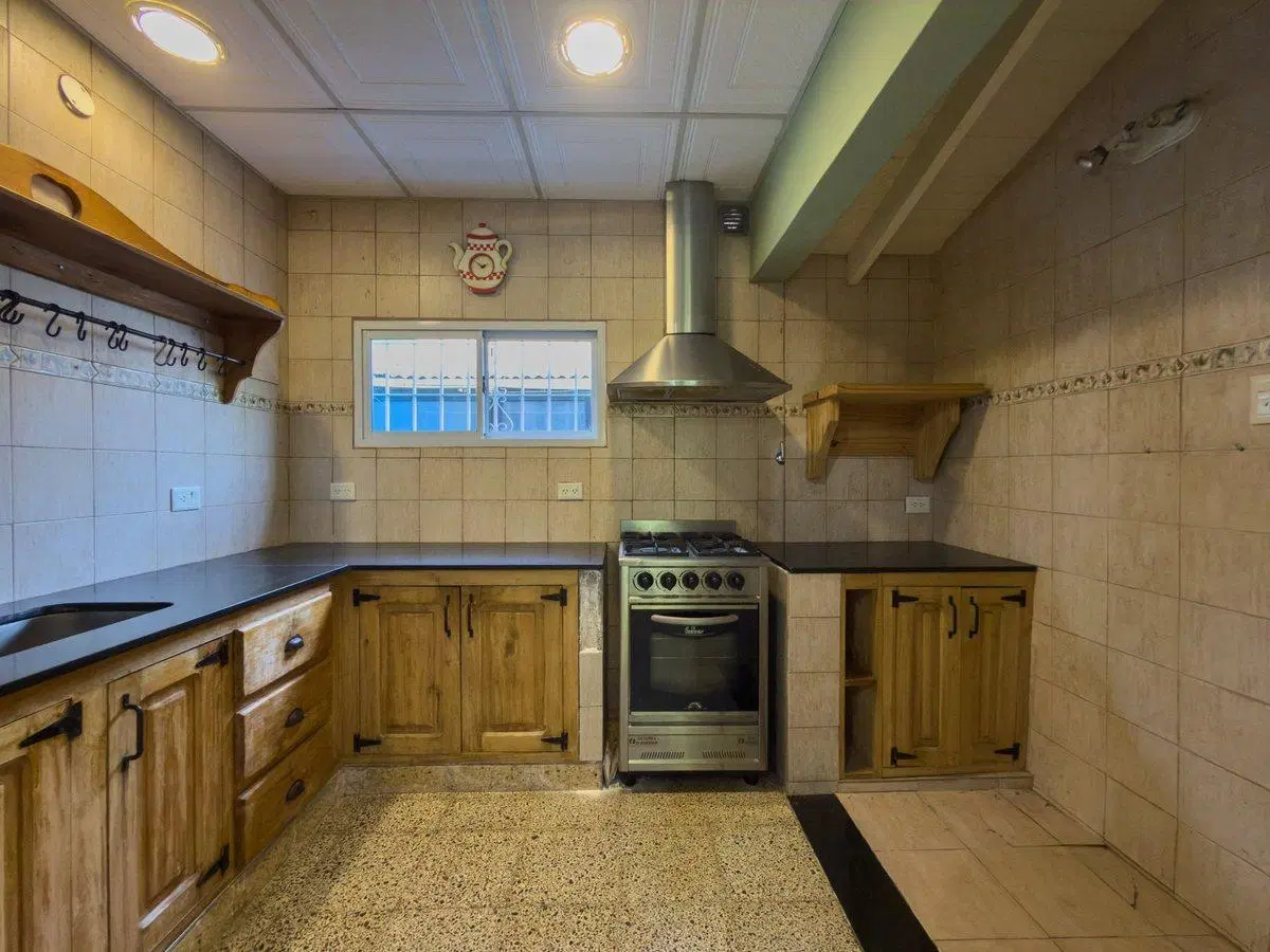 CASAS EN VENTA EN GONNET PARQUE Y PILETA 5