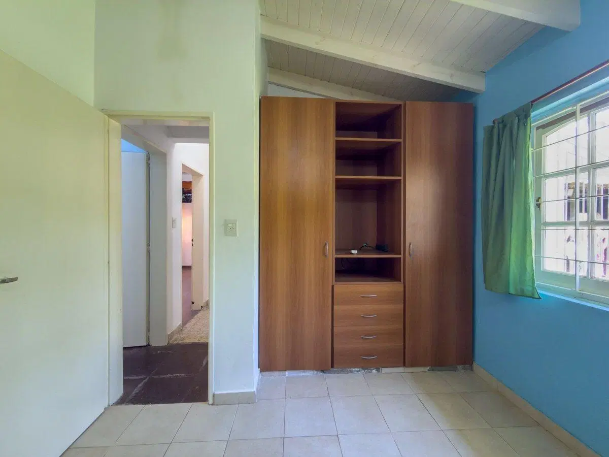 CASAS EN VENTA EN GONNET PARQUE Y PILETA 4