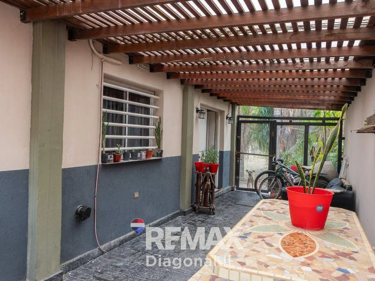 CASA Y LOCALES EN VENTA EN ROMERO 5