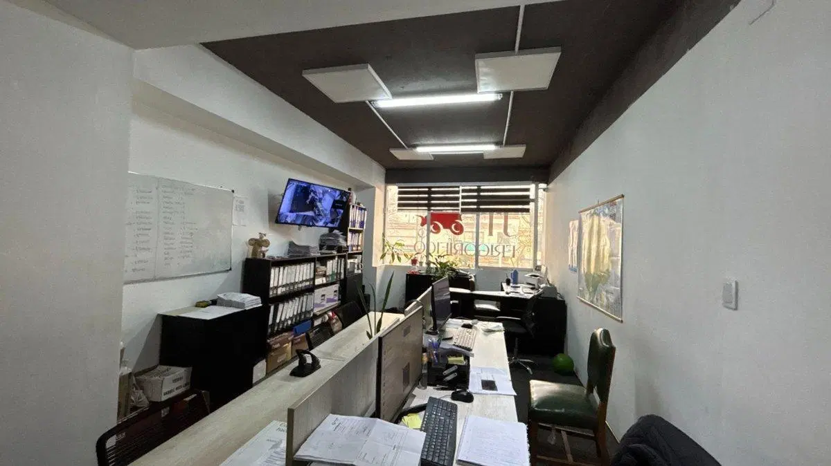Venta Local comercial con oficina en Monserrat 4