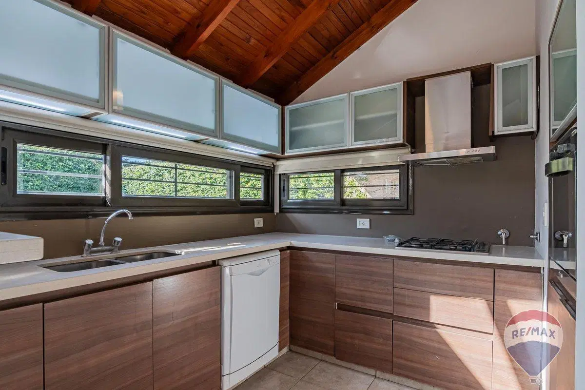 Casa en venta en GONNET 5