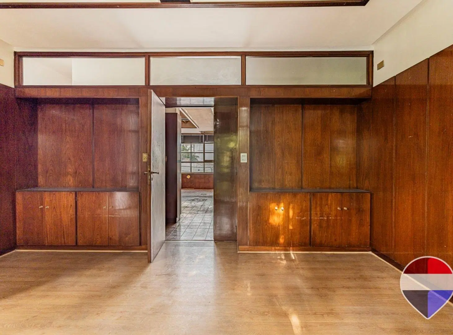 LOCAL Y OFICINAS EN VENTA EN LA PLATA 4