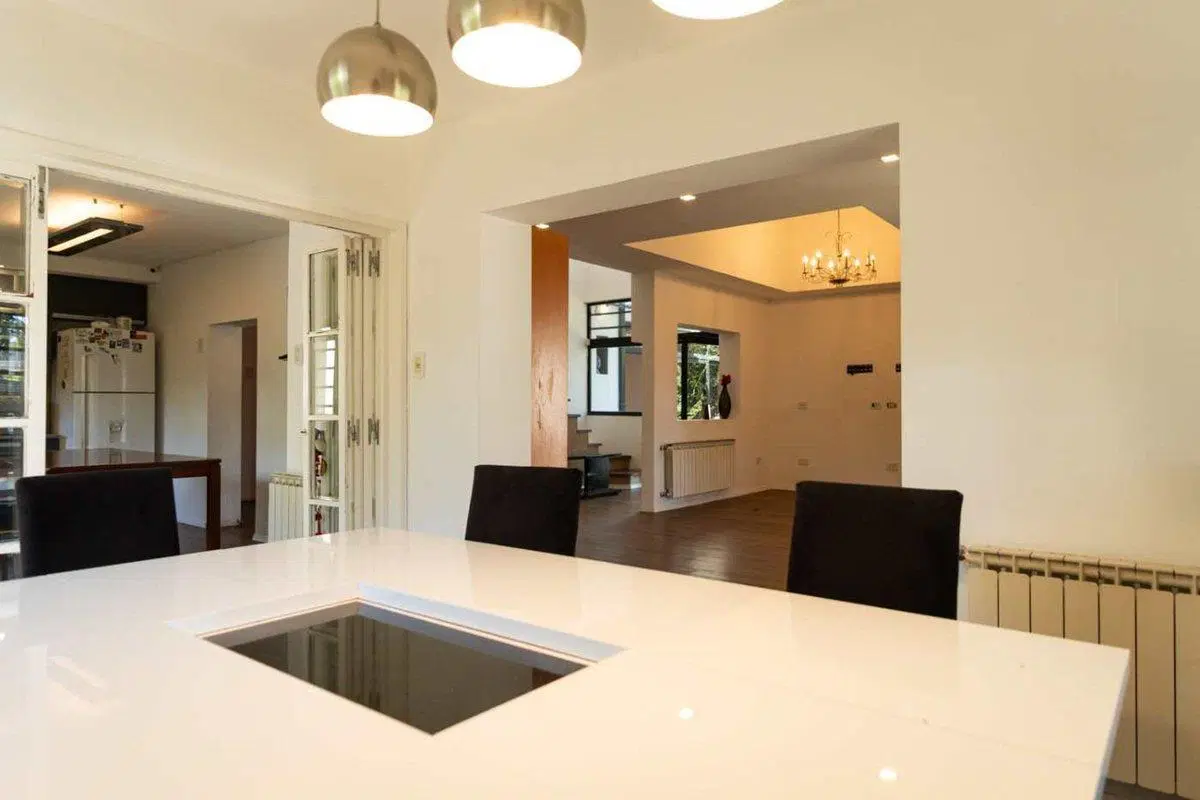 CASA EN VENTA GONNET 4