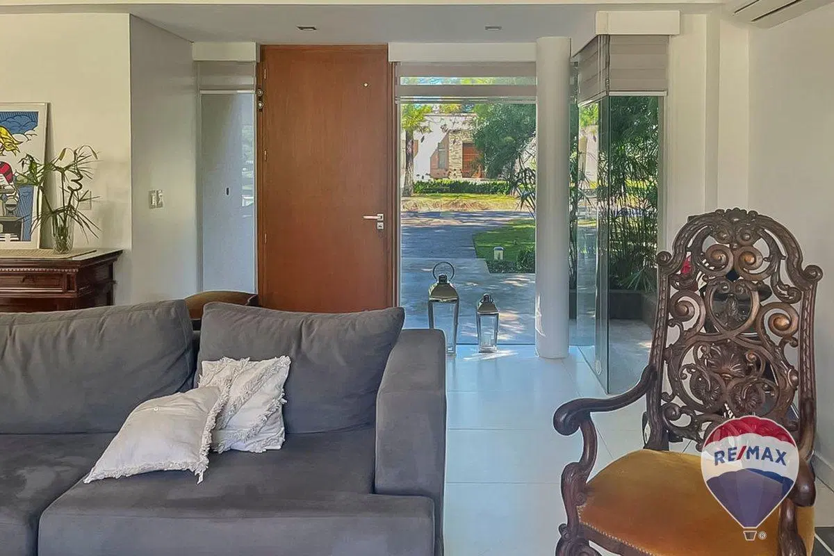 CASA EN VENTA EN MIRALAGOS 5
