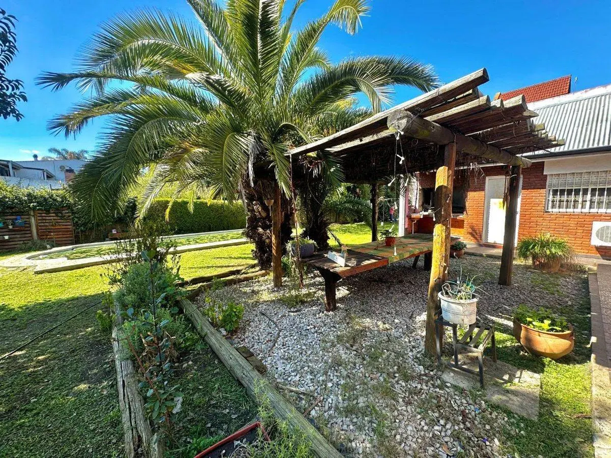 CASA EN VENTA BERAZATEGUI 3