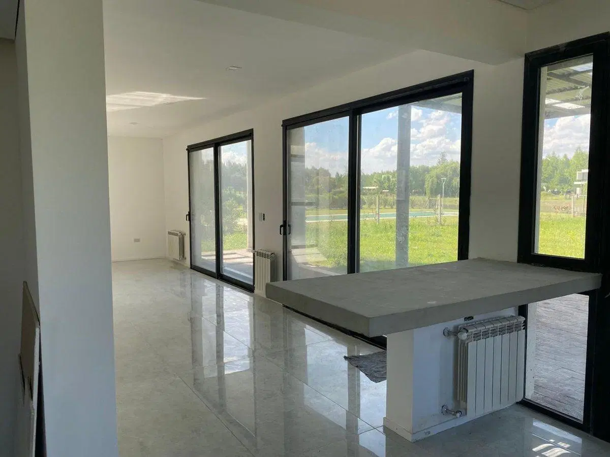 CASA EN VENTA DE 3 DORMITORIOS EN MIRALAGOS 5