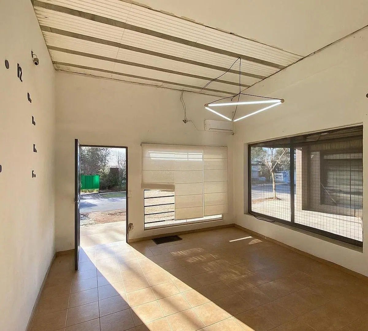 LOCAL COMERCIAL EN VENTA ARTURO SEGUI 2