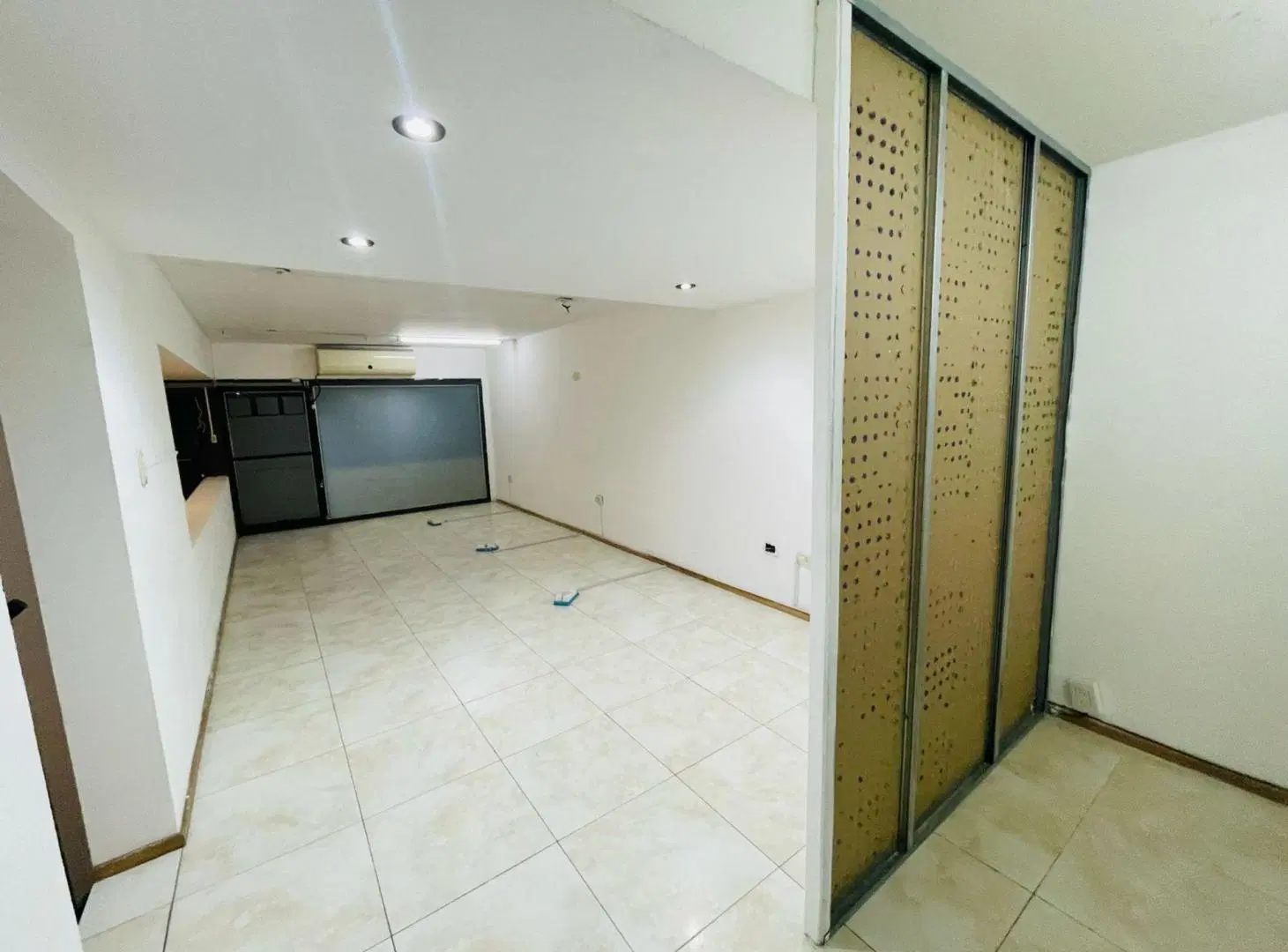 Local en venta en La Plata 4