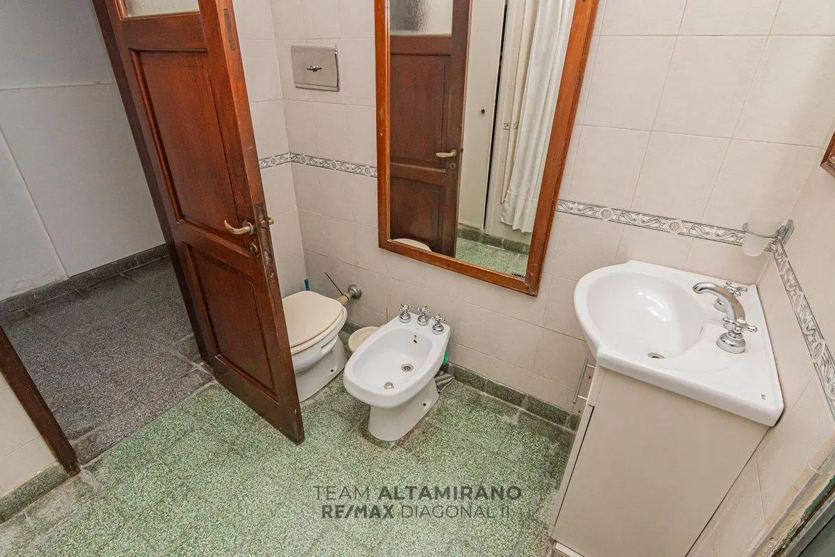 CASA EN VENTA EN LA PLATA, 4 dormitorios, 4 y 62 2
