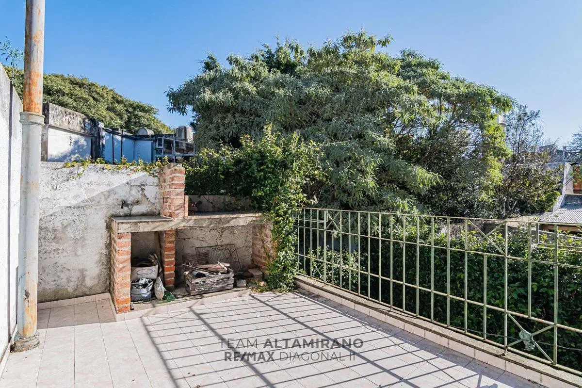 CASA EN VENTA EN LA PLATA, 4 dormitorios, 4 y 62 5