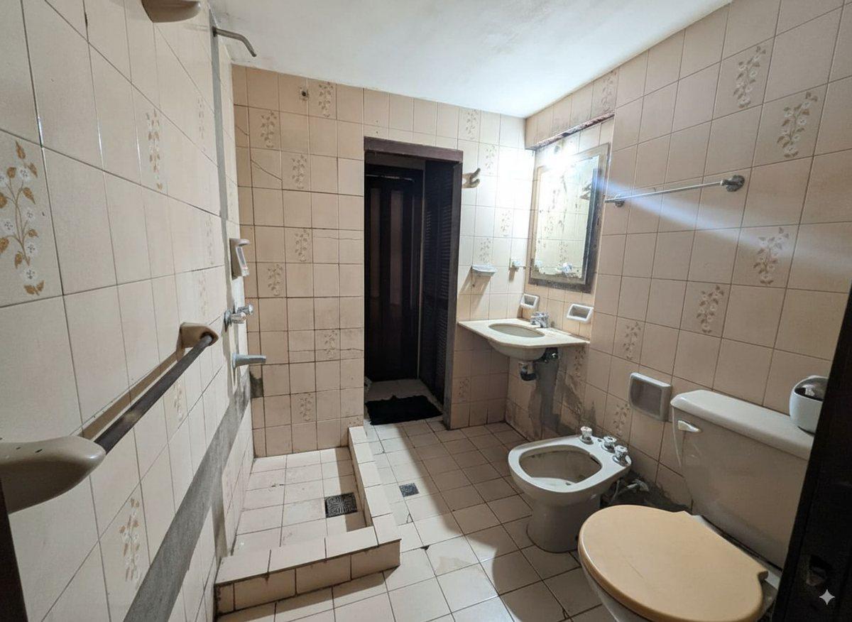 CASA EN VENTA EN LA PLATA REFACCIONAR