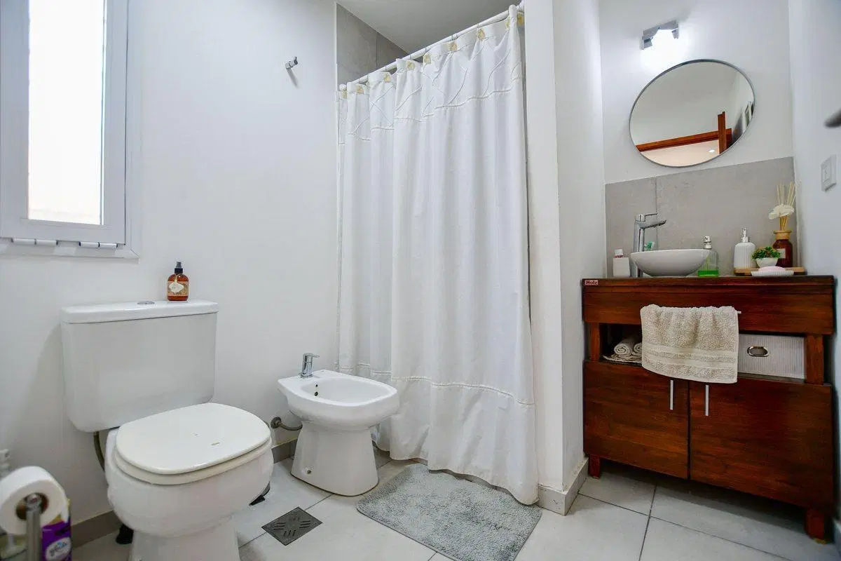 CASA EN VENTA GONNET 5