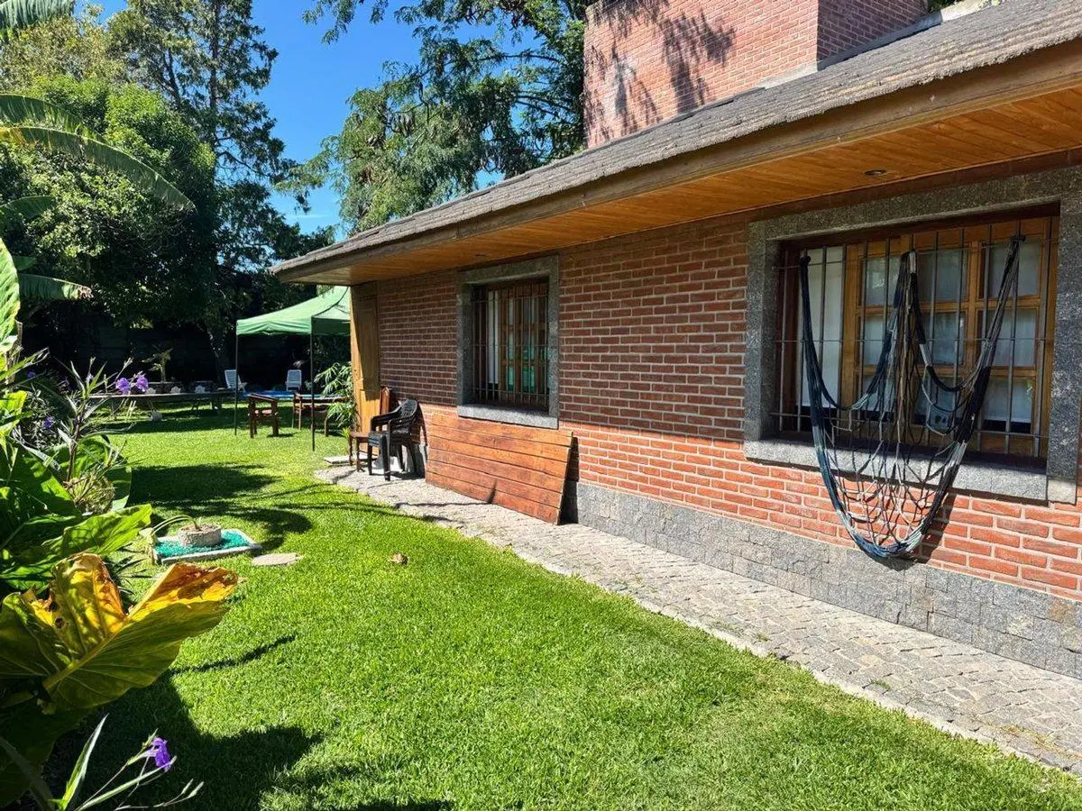CASA EN VENTA GONNET 5