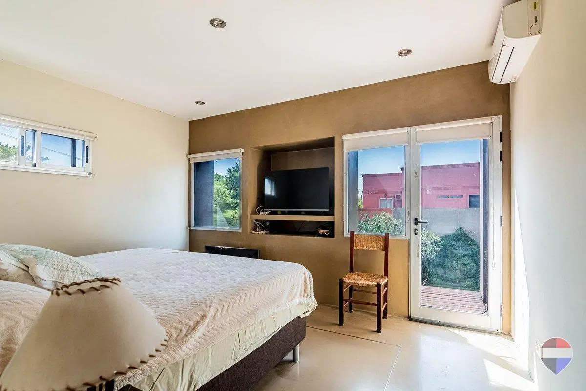 CASA EN VENTA EN CITY BELL 3