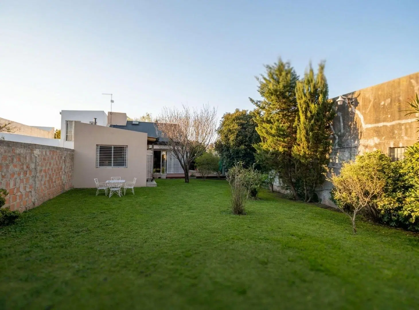 CASA EN VENTA DE 3 DORMITORIOS Y PARQUE 5