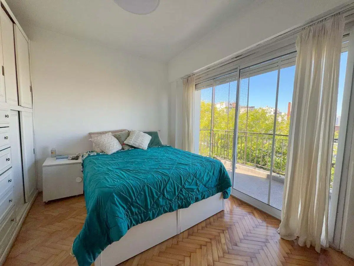 Venta departamento 3 ambientes con balcón Flores 4