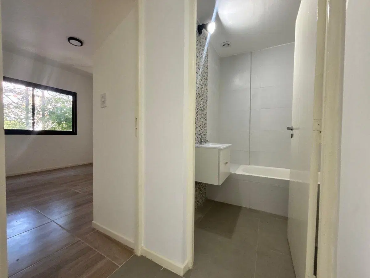 Venta departamento un dormitorio y balcon La Plata 5