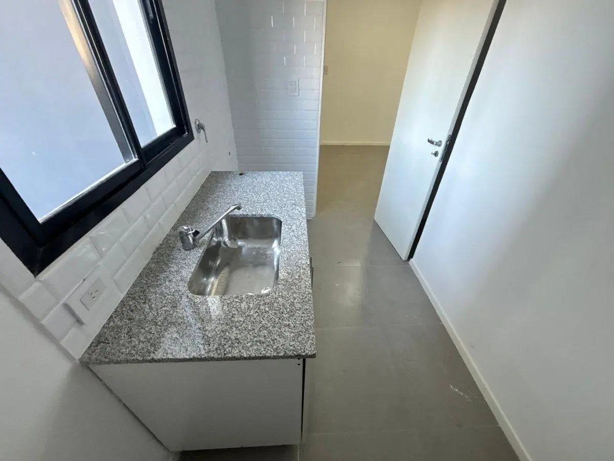 Venta departamento un dormitorio y balcon La Plata 4