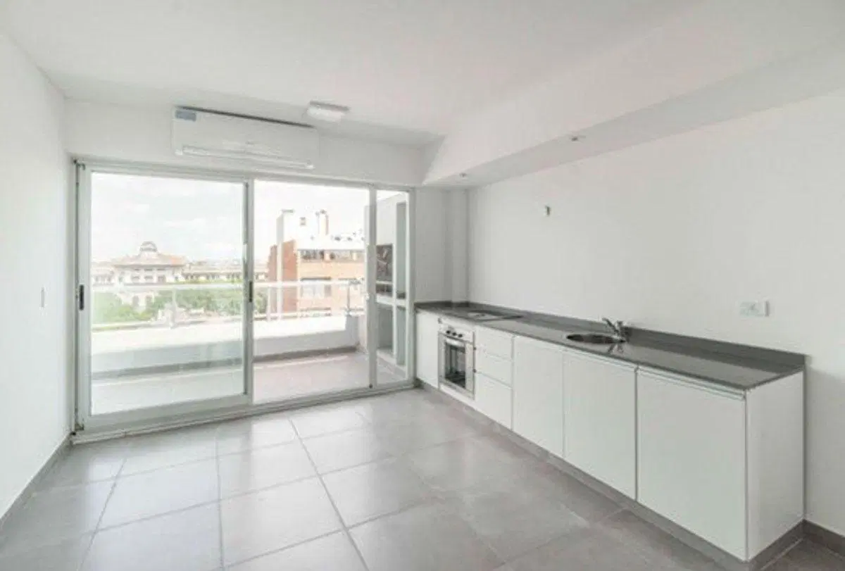 Venta departamento 3 amb. balcón en Pque Patricios 5