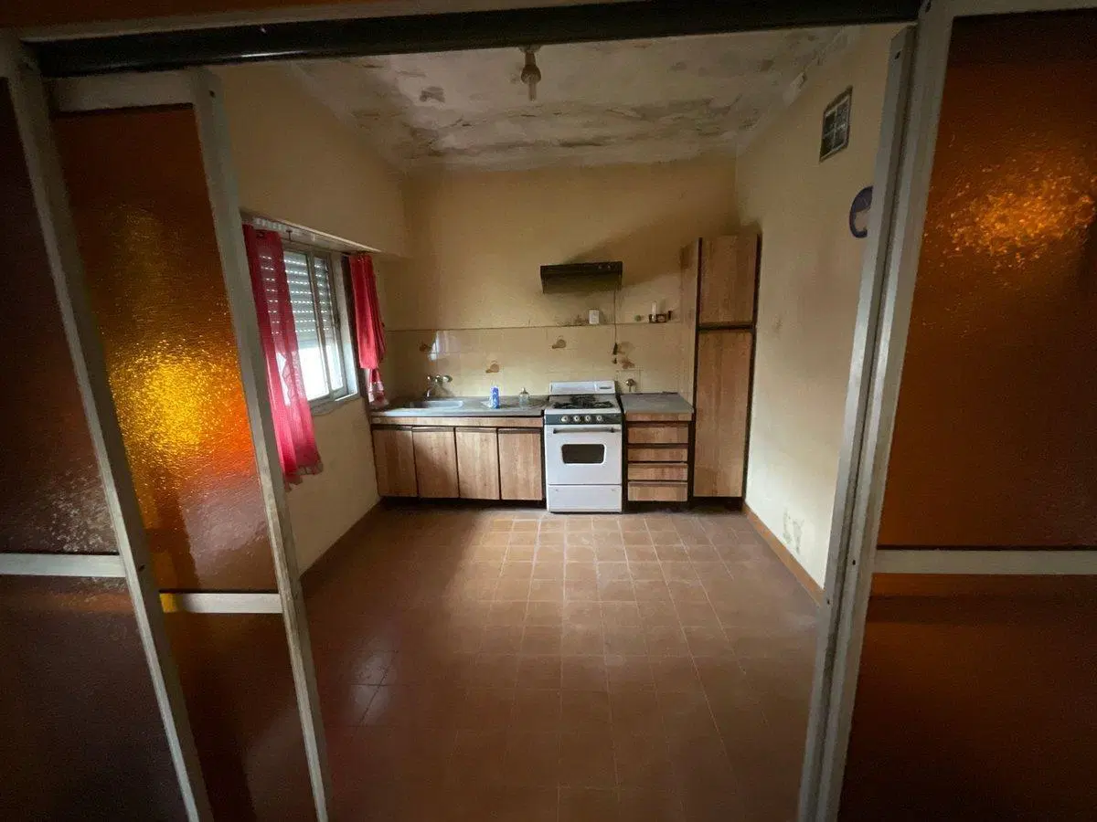 CASA EN VENTA BARRIO PARQUE BERNAL 4