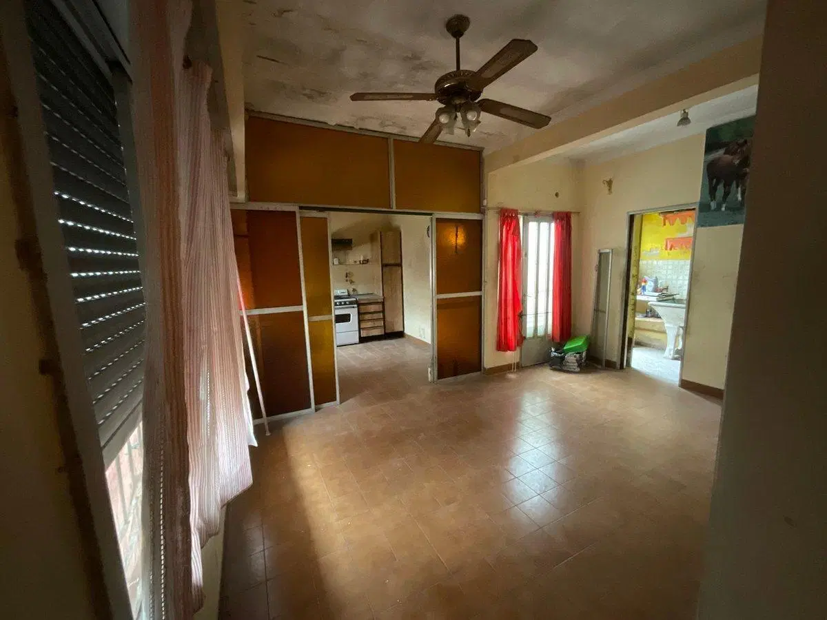 CASA EN VENTA BARRIO PARQUE BERNAL 5