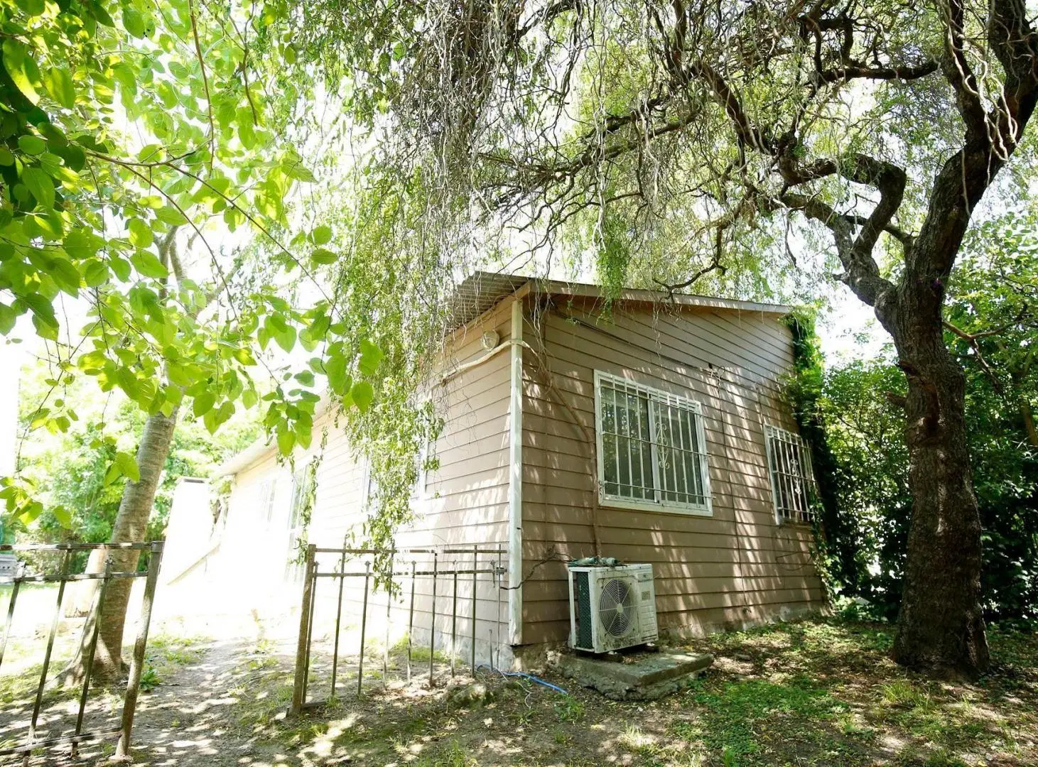 CASAS EN VENTA GONNET 3