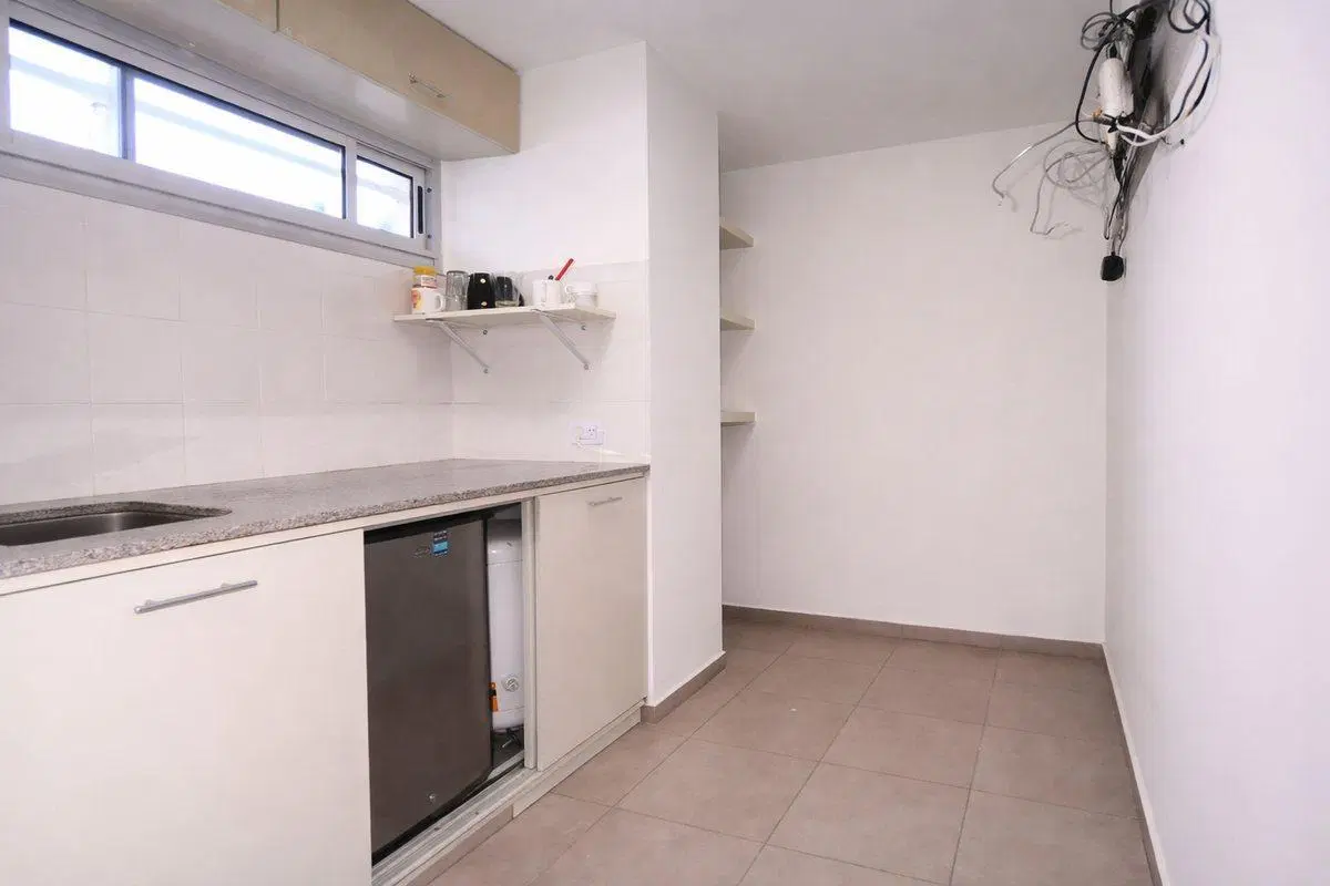 Oficina en venta en La Plata con Cochera 2