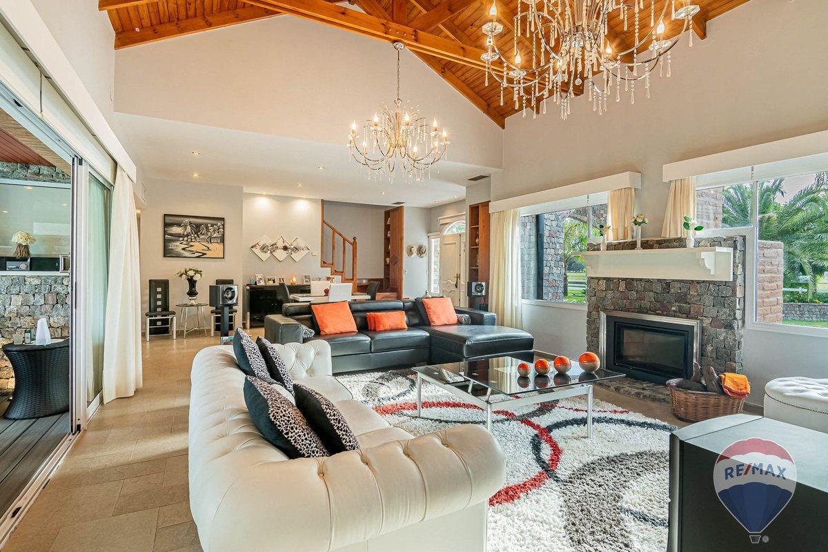 CASA EN VENTA EN CAMPOS DE ROCA