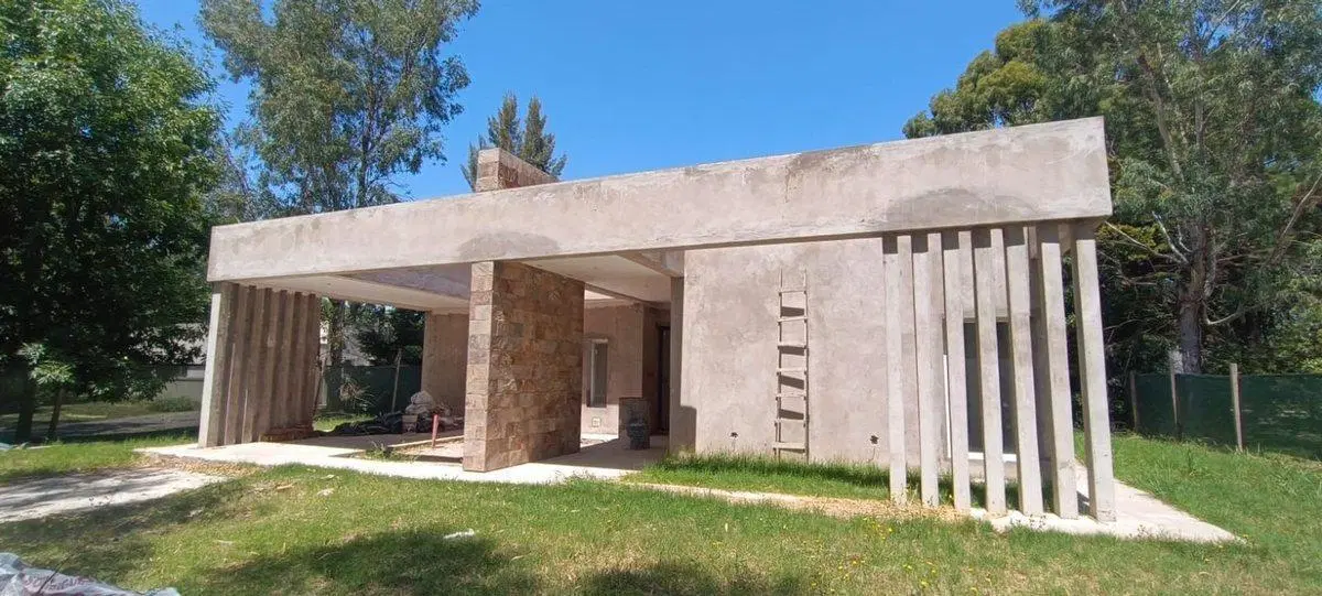 CASA EN VENTA EN MIRALAGOS 5