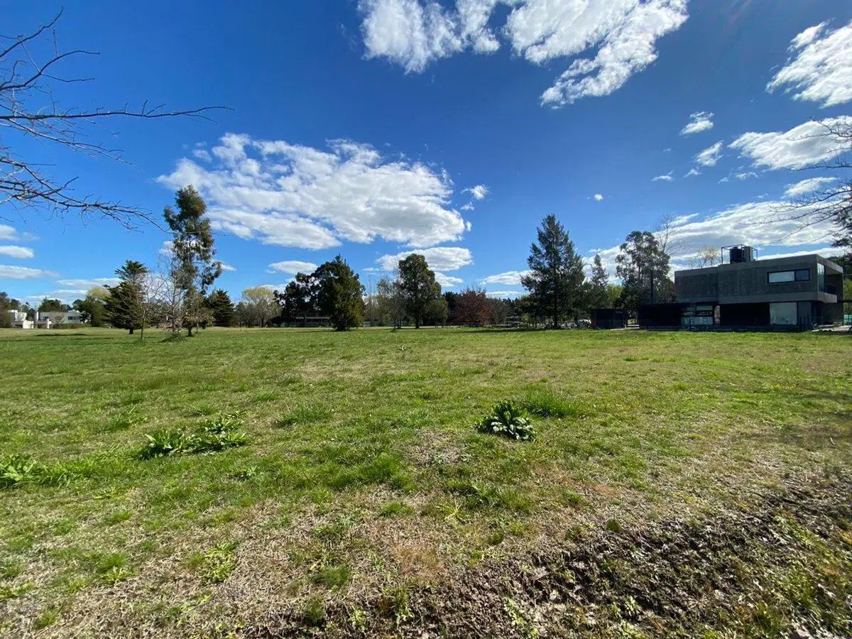 LOTE EN VENTA EN MIRALAGOS 4