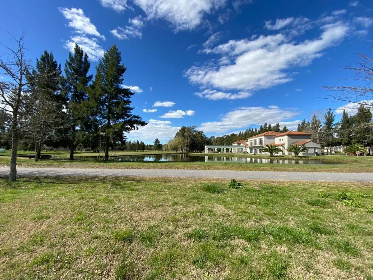 LOTE EN VENTA EN MIRALAGOS 4