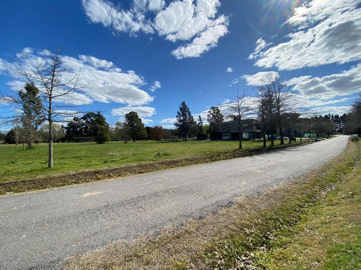 LOTE EN VENTA EN MIRALAGOS 2