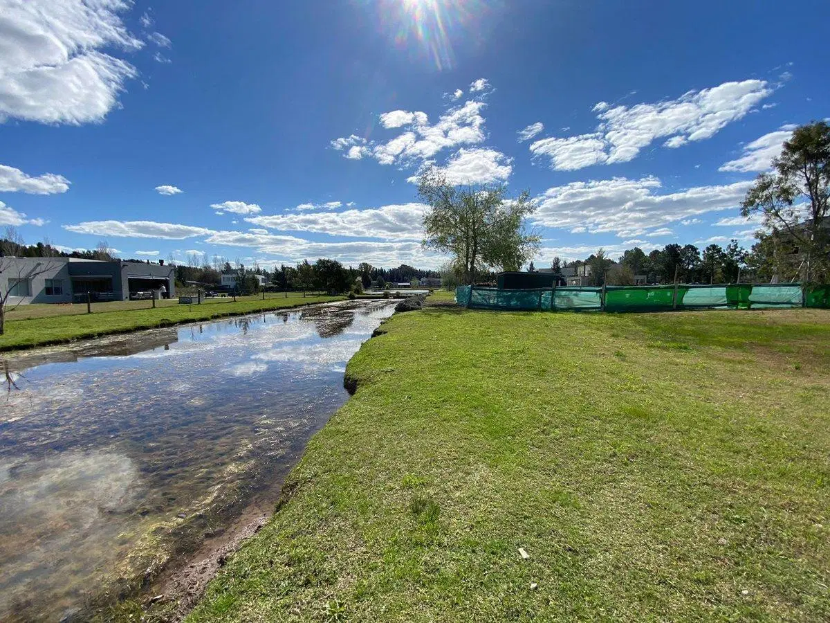 LOTE EN VENTA EN MIRALAGOS 4