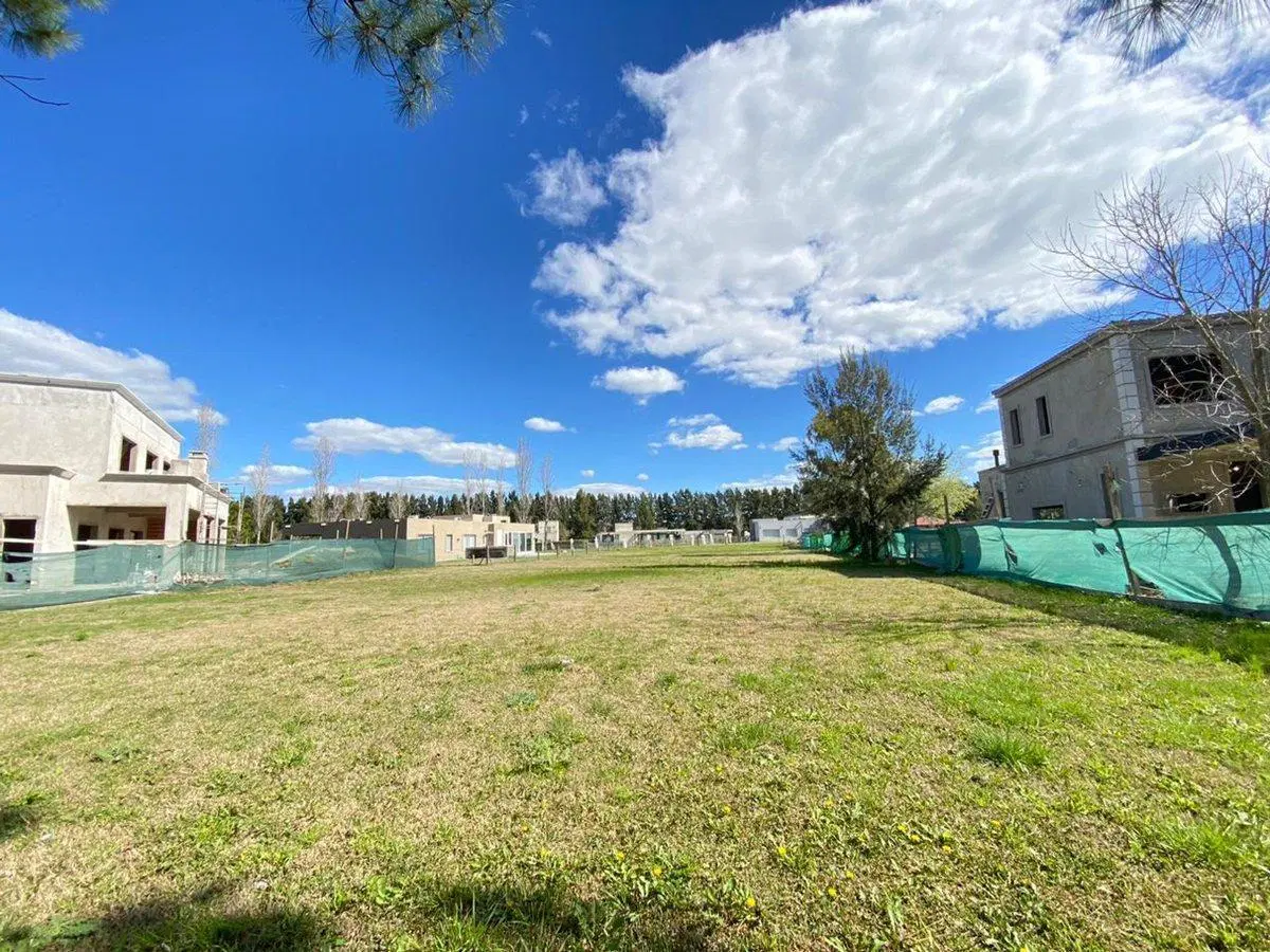 LOTE EN VENTA EN MIRALAGOS 2