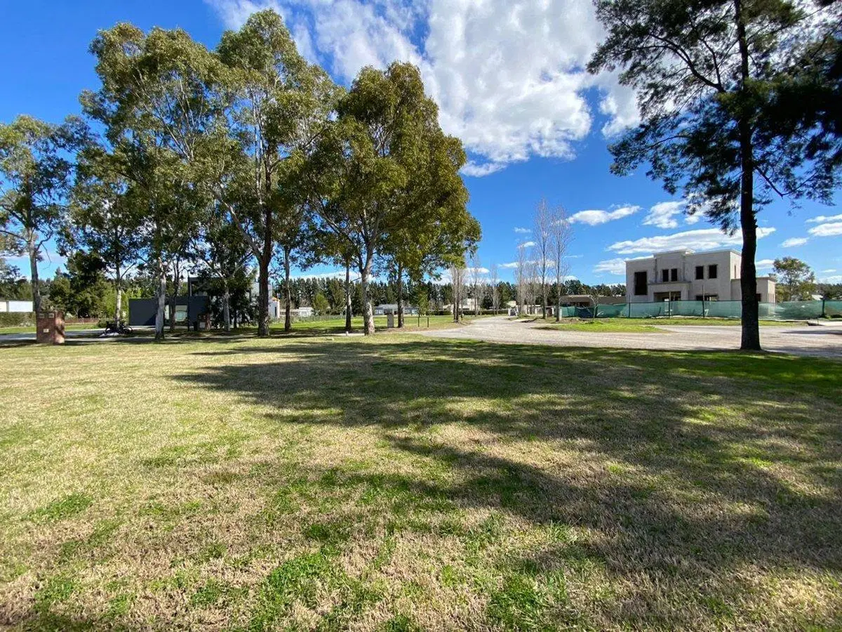 LOTE EN VENTA EN MIRALAGOS 2