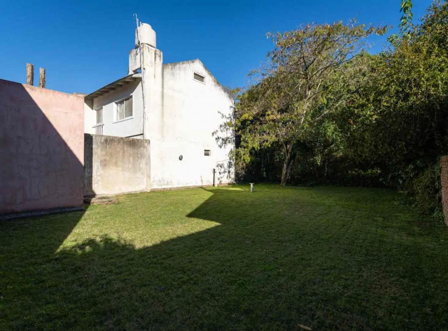 Casa tipo quincho venta Gonnet 4