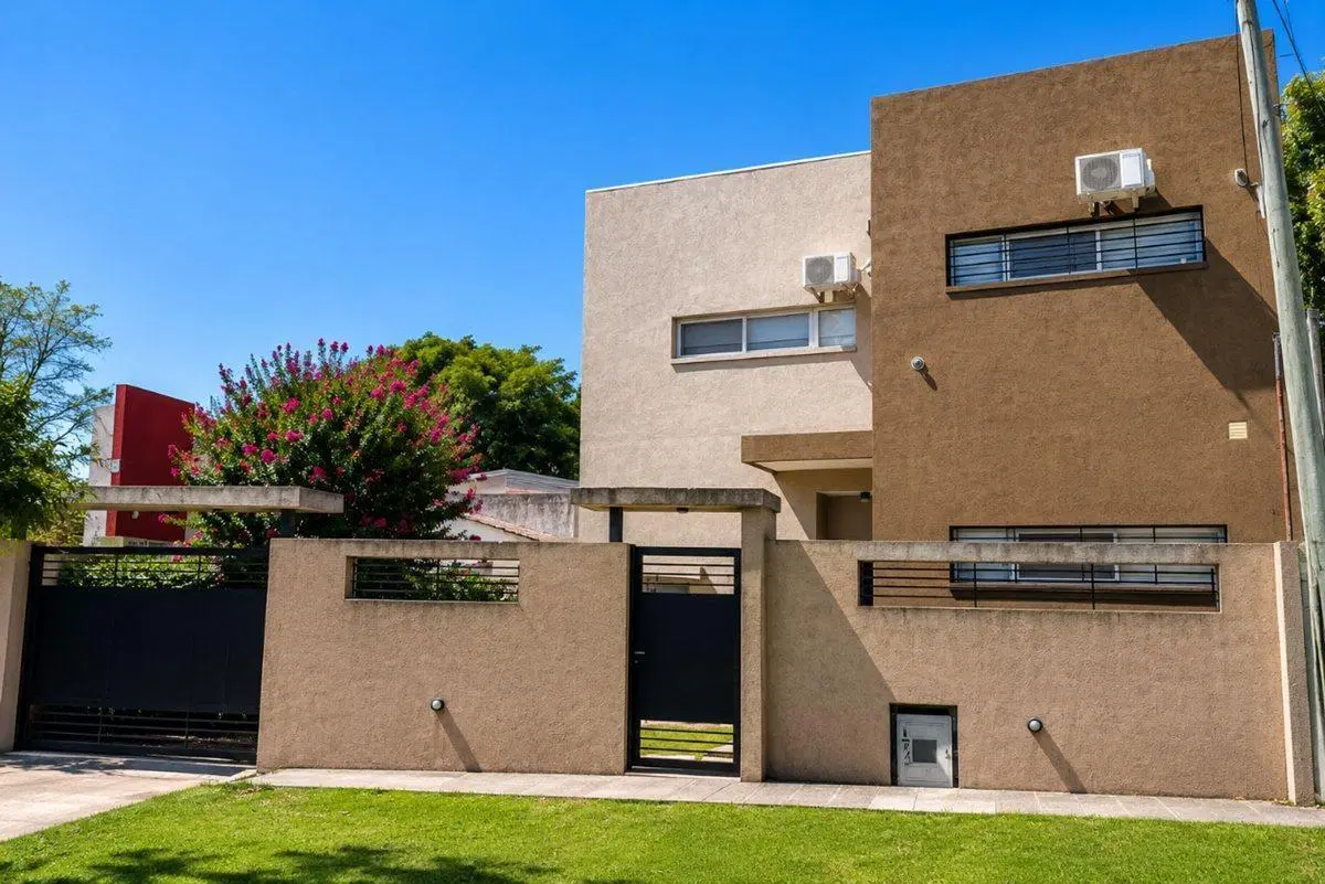 CASA EN VENTA CITY BELL 4