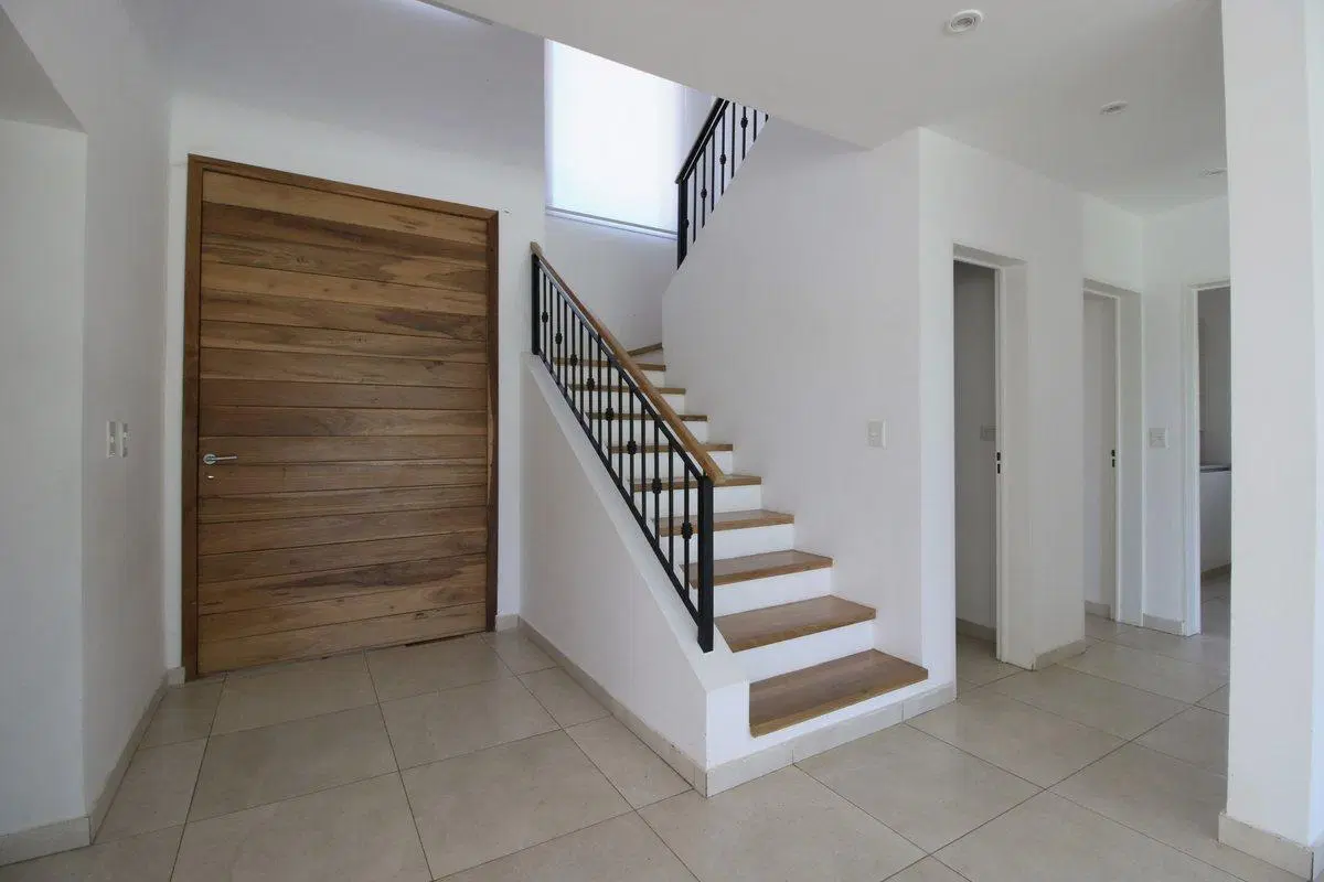 Casa en Venta 6 ambientes con Pileta Santa Elena 5