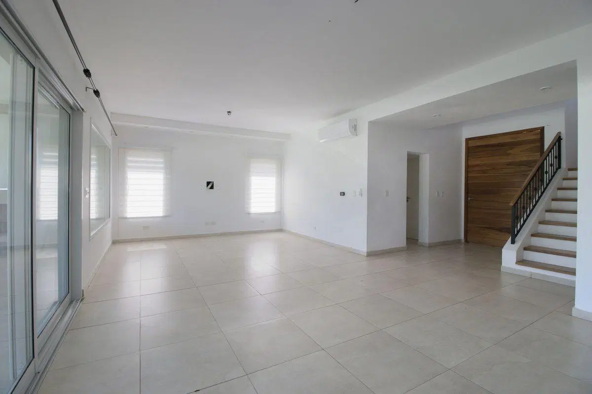 Casa en Venta 6 ambientes con Pileta Santa Elena 2