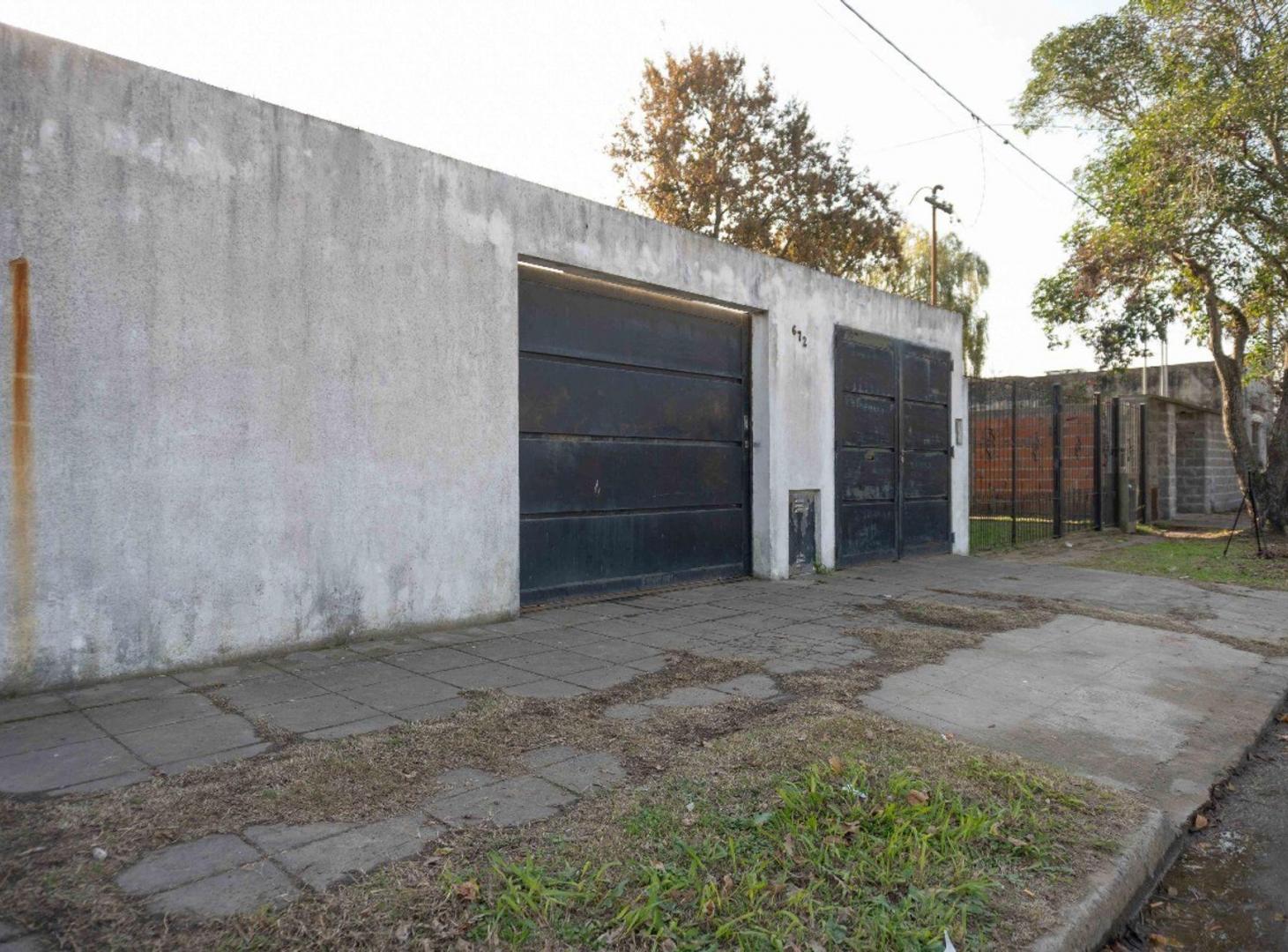 Casa + Departamento en VENTA en Berisso con pileta