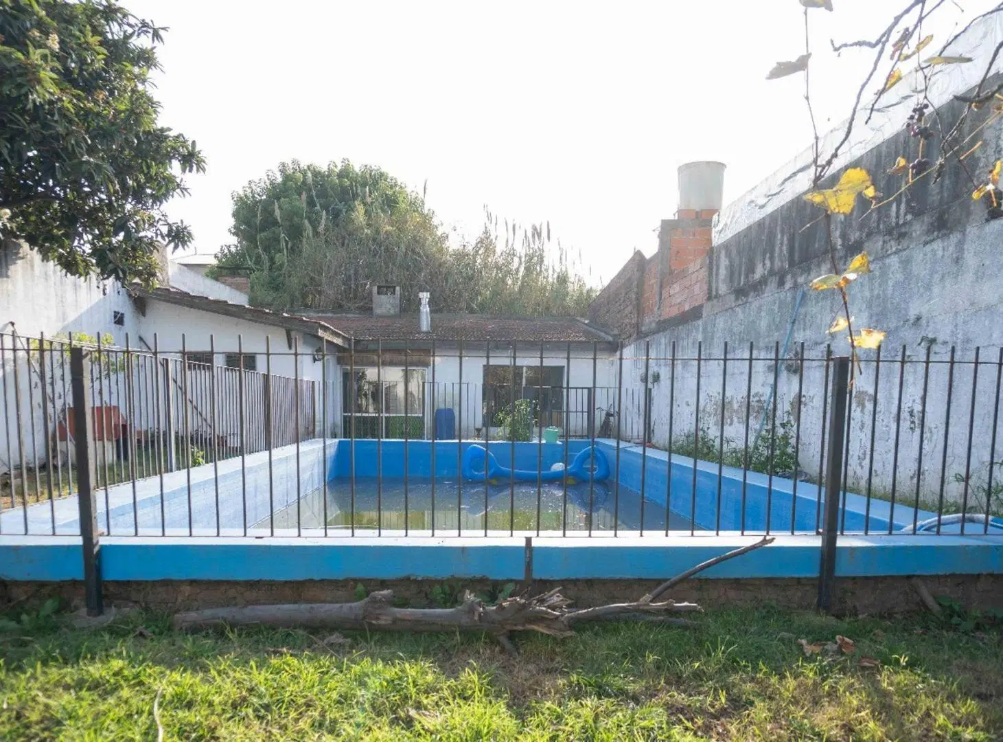 Casa + Departamento en VENTA en Berisso con pileta 3
