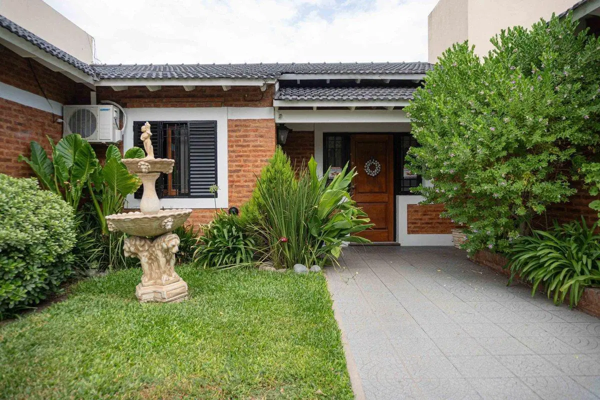CASA EN VENTA EN CITY BELL 5