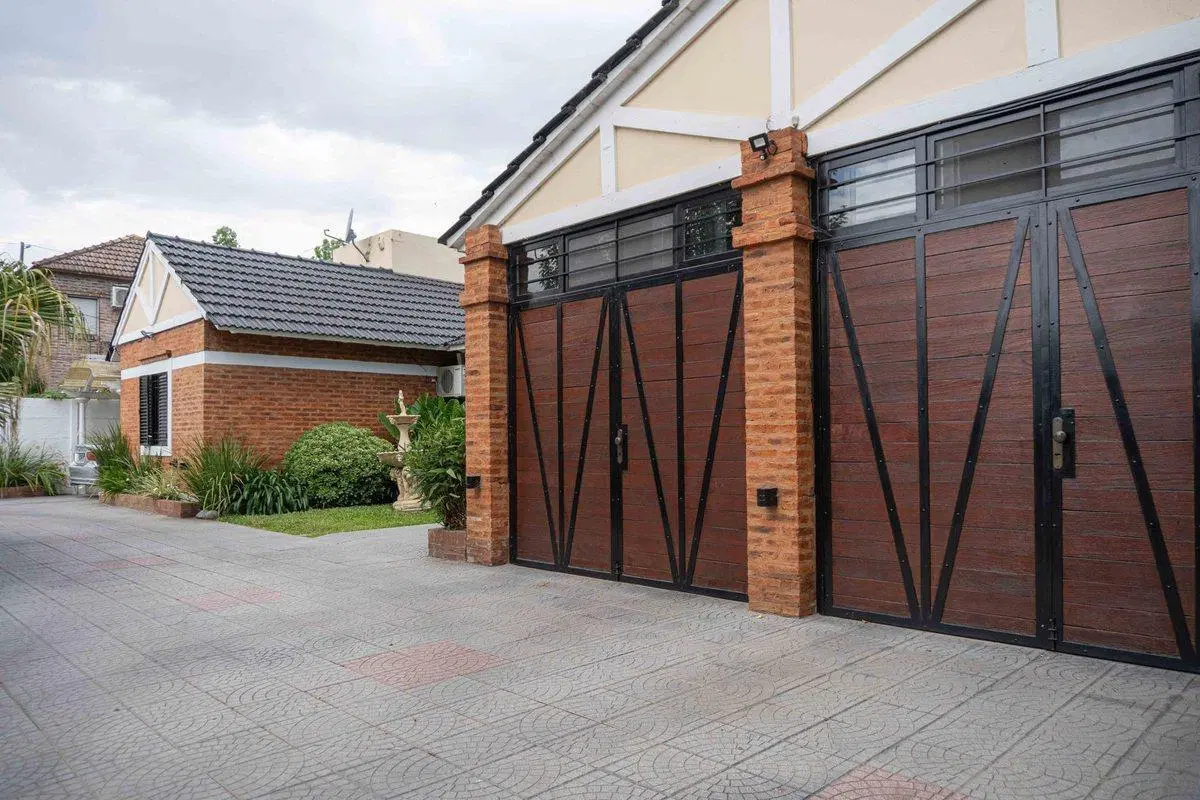 CASA EN VENTA EN CITY BELL 3