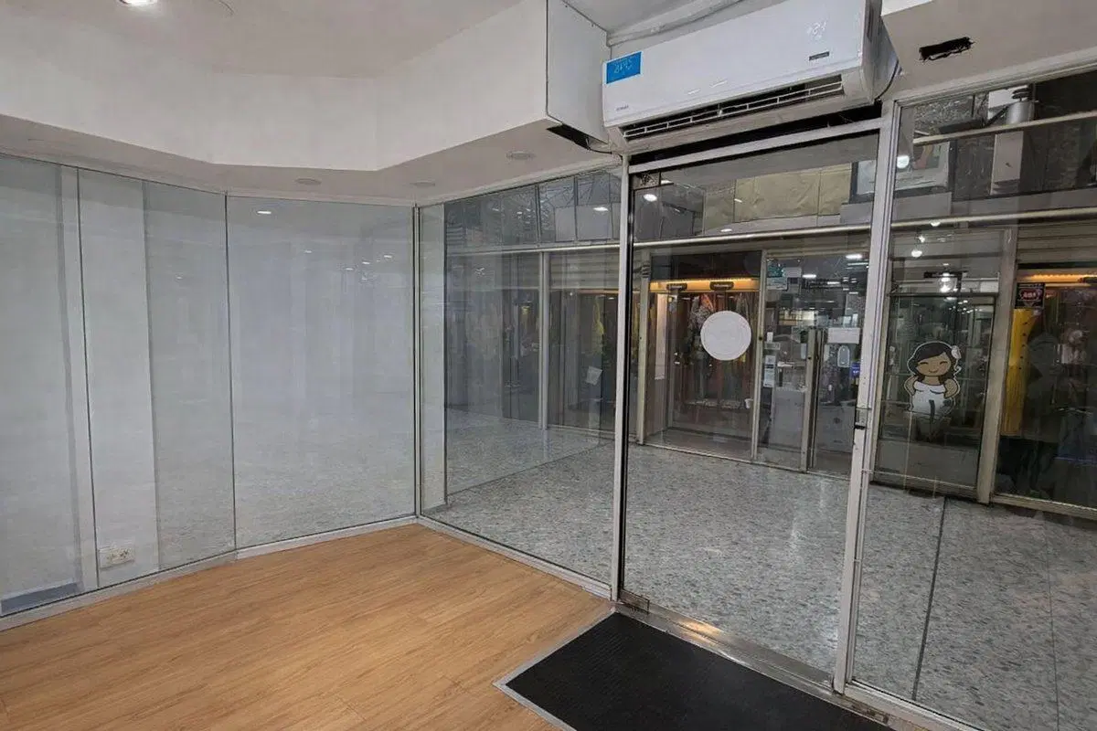 VENTA LOCAL COMERCIAL GALERÍA LA FRANCESA QUILMES 3