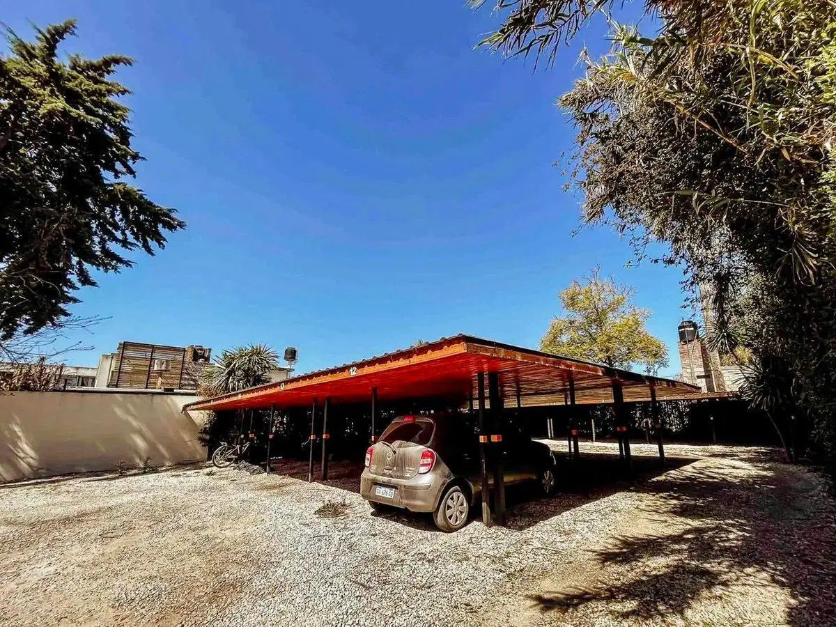 Depto tipo casa en VENTA City Bell 2 dorm. cochera 4