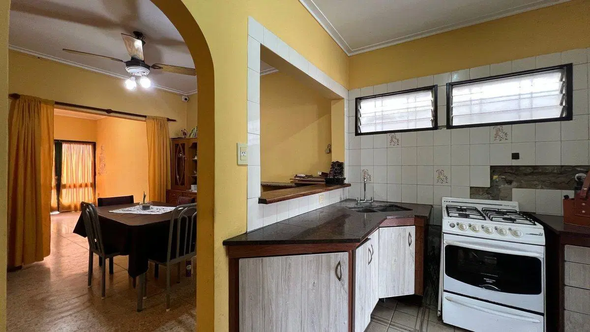 CASAS EN VENTA LA PLATA LOS HORNOS 4