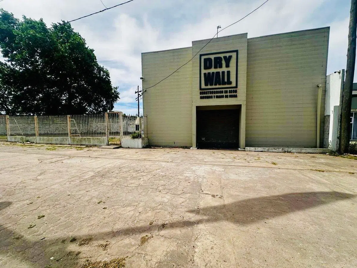 Lote con Galpon comercial en VENTA en avenida 122 3